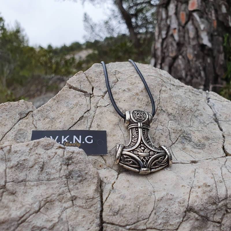 Amazon.com: Baldur Jewelry - Stainless Steel Bear Wolf Viking Thors Hammer  Necklace Pendant - Courage and Strength Pendant Necklace Amulet Talisman - Thor Gifts for Men - Viking Necklace for Men : Clothing,